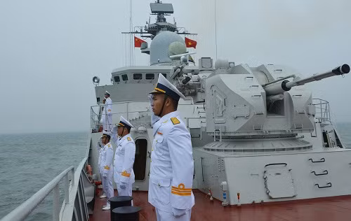 Giữa tháng 4/2019, biên đội tàu 015 Trần Hưng Đạo và 011 Đinh Tiên Hoàng, Lữ đoàn 162 vùng 4 Hải quân đã có chuyến thăm quân cảng Thanh Đảo, tỉnh Sơn Đông, Trung Quốc và tham gia các hoạt động Hải quân đa phương nhân dịp Lễ kỷ niệm 70 năm thành lập Hải quân Quân Giải phóng nhân dân (GPND) Trung Quốc. Ảnh: Báo Hải Quân