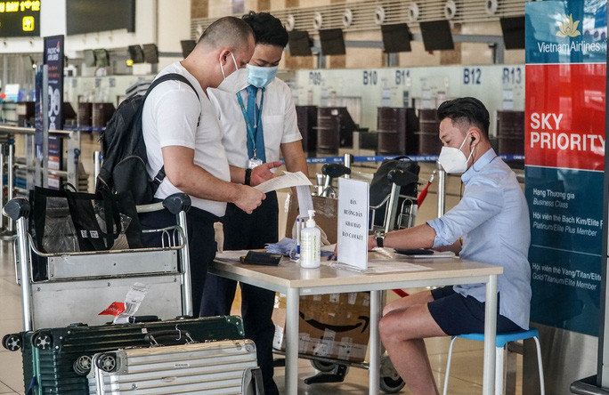 Can canh san bay Noi Bai vang ve ngay dau mo cua don khach tro lai-Hinh-5