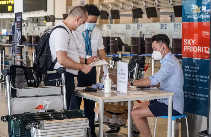 Can canh san bay Noi Bai vang ve ngay dau mo cua don khach tro lai-Hinh-5