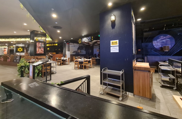 Nhà hàng vẫn chưa sẵn sàng phục vụ.