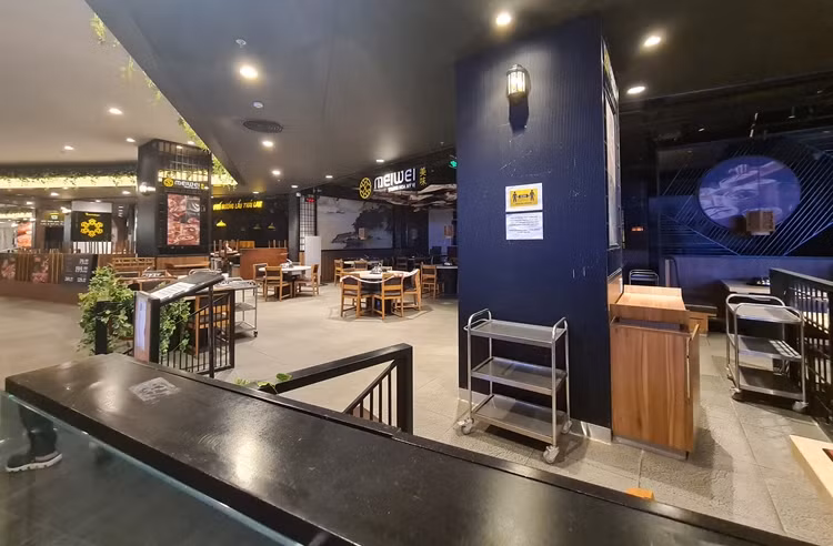 Nhà hàng vẫn chưa sẵn sàng phục vụ.