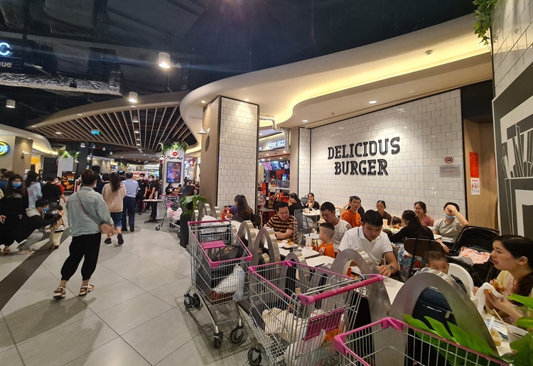 Ha Noi: Nha hang o TTTM dong nghit khach sau khi duoc mo lai-Hinh-2