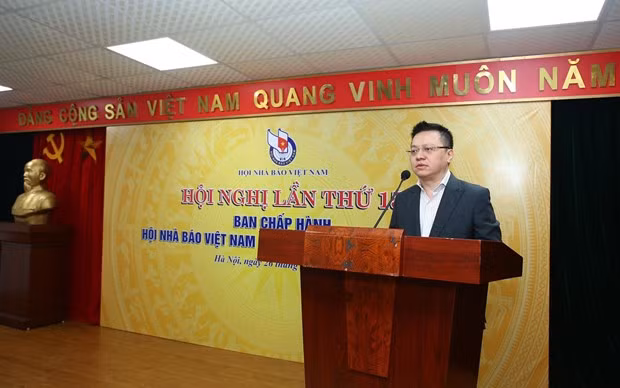 Nha bao Le Quoc Minh giu chuc Chu tich Hoi Nha bao Viet Nam