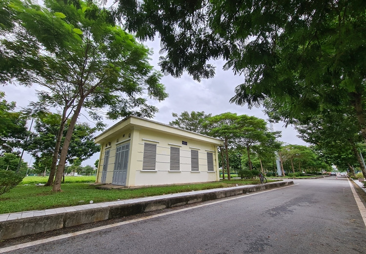 Tại dự án khu đô thị mới Dương Nội, Bộ Tài nguyên và Môi trường và Bộ Xây dựng đề nghị làm rõ việc xây dựng các trạm biến áp tại các ô đất theo quy hoạch là đất cây xanh và đất trường mẫu giáo có phù hợp với quy hoạch chi tiết xây dựng tỉ lệ 1/500 khu đô thị mới Dương Nội đã được phê duyệt không. Về vấn đề này, báo cáo của UBND TP.Hà Nội nêu rõ, có 2/3 trạm biến áp xây dựng trên ô đất ký hiệu I-CX02 (đất cây xanh) và ô đất ký hiệu MG-03 (đất mẫu giáo), không phù hợp với quy hoạch đã được UBND tỉnh Hà Tây trước đây phê duyệt.