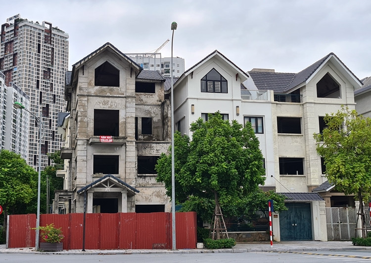 Trước đó, tháng 8/2020, Văn phòng Chính phủ đã có văn bản truyền đạt ý kiến của Phó Thủ tướng về việc kiểm những dấu hiệu sai phạm của chủ đầu tư là Công ty cổ phần tập đoàn Nam Cường liên quan đến việc triển khai dự án tại khu đô thị mới Dương Nội. Phó Thủ tướng Chính phủ đã có chỉ đạo UBND TP.Hà Nội yêu cầu chủ đầu tư khu đô thị mới Dương Nội khẩn trương thực hiện dứt điểm nghĩa vụ tài chính với số tiền hơn 606 tỷ đồng nghĩa vụ tài chính theo kiến nghị của Kiểm toán Nhà nước