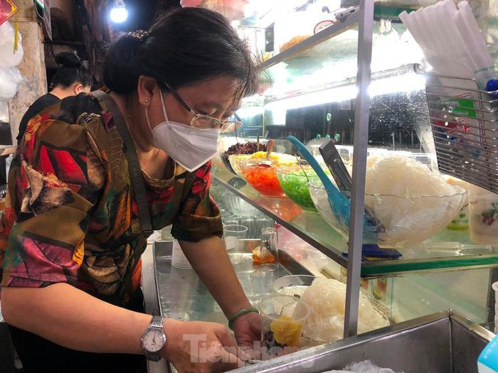 Vi sao shipper TPHCM tiem du 2 mui vac xin van phai xet nghiem 3 ngay/lan?-Hinh-3