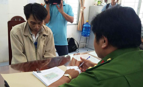 Nguoi me am anh giay phut nhin chong bi con giet