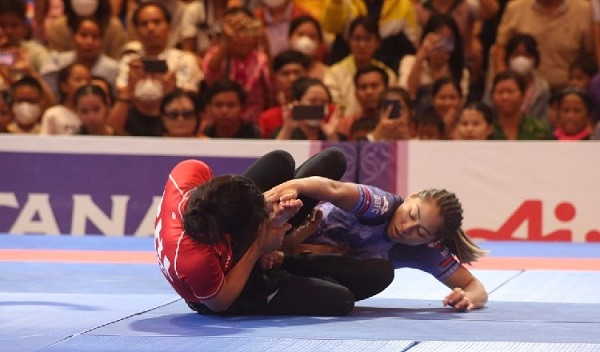 Nuoc mat vang cua nu vo si nong bong nguoi My goc Khmer-Hinh-2