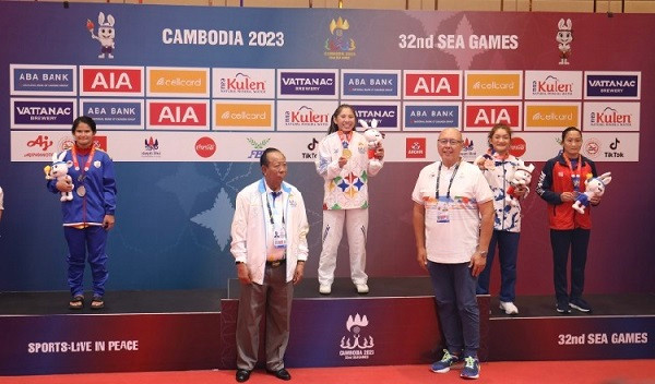 Nuoc mat vang cua nu vo si nong bong nguoi My goc Khmer-Hinh-13