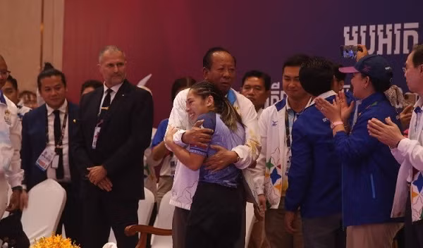 Nuoc mat vang cua nu vo si nong bong nguoi My goc Khmer-Hinh-14