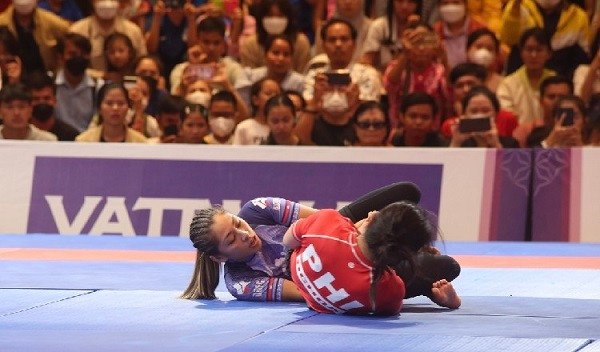 Nuoc mat vang cua nu vo si nong bong nguoi My goc Khmer-Hinh-10