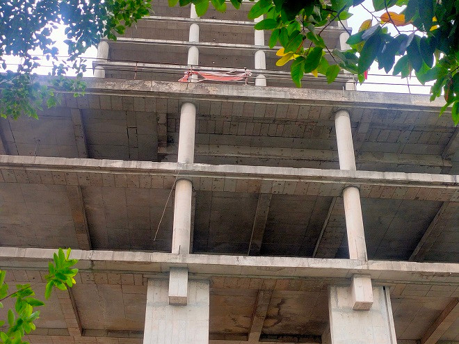 Theo ghi nhận của PV, do bỏ hoang nhiều năm, nhiều hạng mục của dự án xuống cấp, gây lãng phí, nhếch nhác mỹ quan đô thị. 