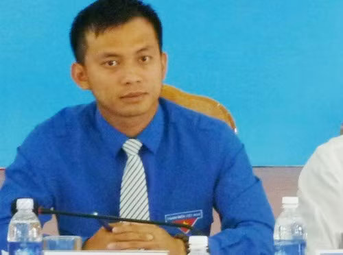  Ông Nguyễn Bá Cảnh vào Ban chấp hành Đảng bộ TP.Đà Nẵng Sáng 16/10, trong Đại hội Đảng bộ TP Đà Nẵng lần thứ XXI nhiệm kỳ 2015-2020, ông Nguyễn Bá Cảnh (sinh năm 1983, con trai của cố Bí thư Thành ủy Nguyễn Bá Thanh) đã được bầu vào Ban Chấp hành Đảng bộ Đà Nẵng.