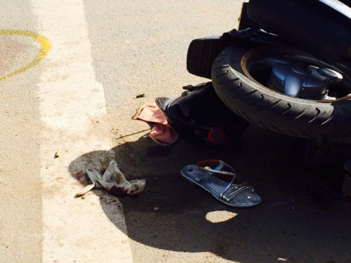 4. Xe khách tông xe máy, 1 phụ nữ tử vong Khoảng gần 8h ngày 13/10 tại đường ĐT743 đoạn qua KP.Ngãi Thắng, P.Bình Thắng, TX. Dĩ An, tỉnh Bình Dương, một người phụ nữ khoảng 25 tuổi, điều khiển xe máy BKS 60F1 88960 đang lưu thông thì bất ngờ va quẹt với xe khách BKS 60B02275 do tài xế tên Sơn điều khiển chạy cùng chiều. Cú tông mạnh khiến nạn nhân chạy xe máy bị té ngã, đập đầu xuống đường, bị chấn thương nặng rồi tử vong.