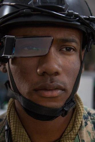 Lính thủy đánh bộ Mỹ được trang bị Công nghệ Head-up Display (HUD)- một loại kính hiển thị thông tin.