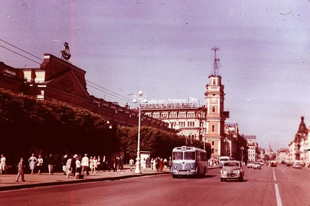 Bức ảnh năm 1968 chụp Đại lộ Nevsky Prospect ở Leningrad.
