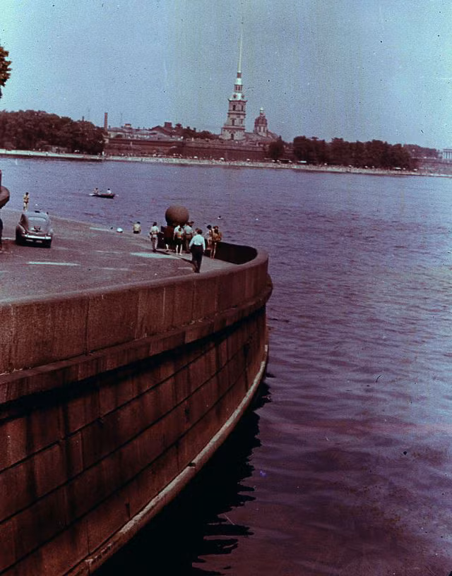 Quang cảnh bên bờ sông Neva./.