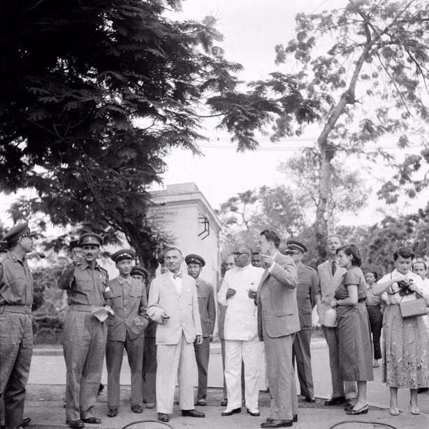 Lực lượng Ủy ban quốc tế đến giám sát việc quân đội Pháp trao trả và rút khỏi Hải Phòng (tháng 5/1955), theo các điều khoản trong Hiệp định Genève. (Ảnh: Tư liệu TTXVN)