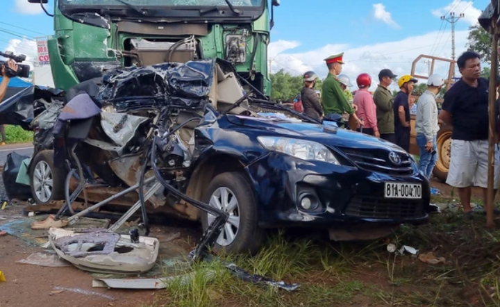  Va chạm giữa xe ben và xe con khiến 3 thành viên CLB Hoàng Anh Gia Lai tử vong: Vào chiều 12/8/2023, vụ tai nạn đặc biệt nghiêm trọng xảy ra tại địa phận huyện Chư Pưh (Gia Lai) khiến 3 thành viên CLB HAGL tử vong. 