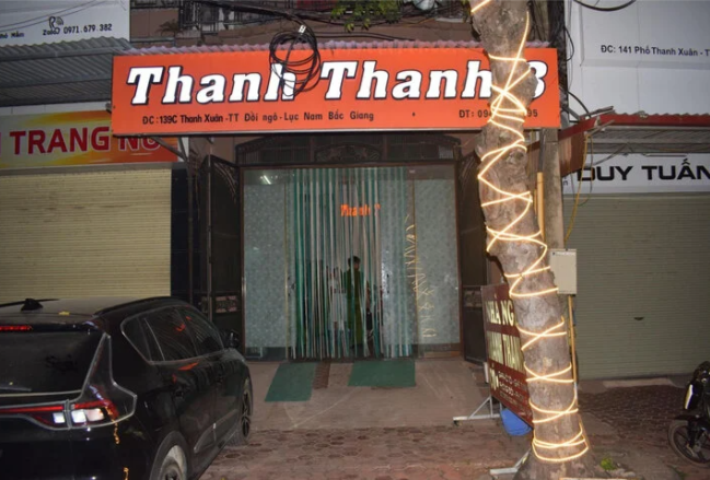  Chồng giết vợ trong nhà nghỉ rồi tự sát: Lúc 21h15 ngày 2/11, chị Quách Thị H. (SN 2000) cùng chồng là anh Lê Văn T. (SN 1993, cùng trú tại thôn Vườn, xã Cương Sơn, huyện Lục Nam) vào nhà nghỉ Thanh Thanh 3 (tổ dân phố Thanh Xuân, thị trấn Đồi Ngô, huyện Lục Nam, tỉnh Bắc Giang). Tại đây, hai người xảy ra mâu thuẫn, chị H. dùng dao đâm vào bụng chồng. Anh T. sau đó giật lại con dao đâm 6-7 nhát vào bụng, ngực vợ. Người chồng cũng tự đâm vào ngực mình tự sát. Hai vợ chồng anh T. được đưa đi cấp cứu tại Bệnh viện Đa khoa tỉnh Bắc Giang. Đến 4h20 ngày 3/11, chị H. tử vong.