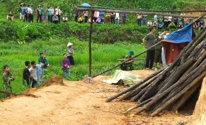  Hai vợ chồng ở Hòa Bình tử vong bất thường bên đường: Ngày 4/9, Công an xã Tân Pheo (huyện Đà Bắc, tỉnh Hòa Bình) nhận được tin báo về việc phát hiện 2 thi thể (một nam, một nữ) tại đường sản xuất đồi Kèo Kìa, xóm Phôn, xã Tân Minh. Thi thể nạn nhân nam là L.V.K. (SN 1989), nạn nhân nữ là X.T.L. (SN 1991). Cả 2 là vợ chồng, cùng trú xóm Phổn, xã Tân Pheo, huyện Đà Bắc. Bước đầu, cơ quan chức năng xác định, người chồng tử vong do tác động ngoại lực, vùng đỉnh đầu bị nứt vỡ hộp sọ. Người vợ tử vong nghi do ngộ độc lá ngón.
