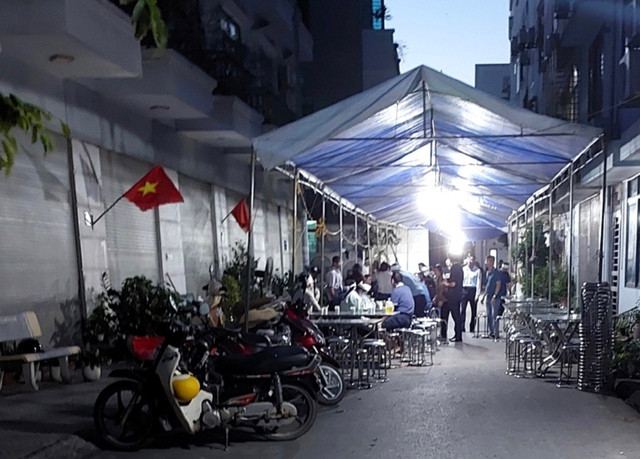  Hai vợ chồng tử vong bất thường tại nhà riêng: trưa 8/10, các con của anh N.V.H. (SN 1985) và chị N.T.H. (SN 1992) trở về nhà tại phường Hoàng Văn Thụ - TP Bắc Giang, tỉnh Bắc Giang thì bất ngờ phát hiện cả bố và mẹ đều đã tử vong. Chị H tử vong ở tầng 3 còn anh H tử vong khu vực phía tum trong tư thế treo cổ. Được biết, vợ chồng chị H đang ở cùng với mẹ đẻ chị H, thời gian gần đây hai vợ chồng có mâu thuẫn nên sống ly thân, đã gửi đơn ly hôn đến tòa án và đang trong thời gian đợi giải quyết. Họ có hai con, cháu lớn học lớp 10, cháu nhỏ học lớp 7.