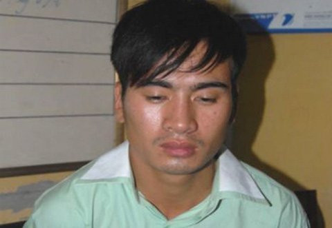 Các trinh sát tìm gặp lái xe mà H đã đi, người này cho biết, cô gái đi từ Nam Định tới địa phận ga Cầu Họ (Bình Lục, Hà Nam) thì xuống. Tại đây có một nam thanh niên đi xe máy đến đón. Qua xác định, người thanh niên đã đón H ở ga Cầu Họ là Trần Văn Sơn (SN 1992, trú tại Bình Lục, Hà Nam). Tiến hành kiểm tra, các trinh sát được biết vào thời điểm H ở lại Hà Nam, Sơn có xuất hiện tại địa phương, nhưng sau khi nạn nhân được phát hiện, Sơn có biểu hiện bỏ trốn. Căn cứ vào các tài liệu điều tra, lệnh bắt giữ Sơn được thực hiện nhanh chóng. Vào thời điểm ấy, Sơn đang ngồi sau xe máy của một người bạn với ý định bỏ đi Hà Nội. 