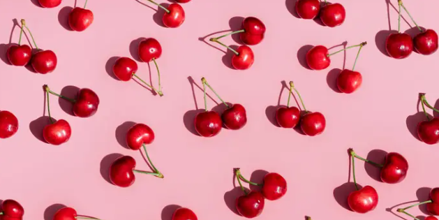 10. Nước ép anh đào tart: Nước ép anh đào tart chứa một lượng lớn các chất dinh dưỡng và chất chống oxy hóa lành mạnh. Nó cũng chứa melatonin, một loại hormone giúp điều chỉnh chu kỳ ngủ-thức của chúng ta. Ảnh: Insider.