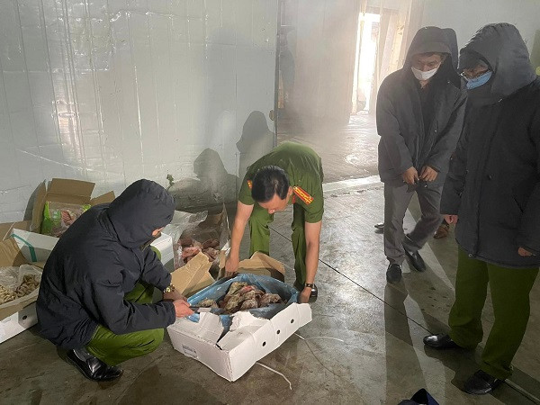 Chan ga, de muoi nguyen con het “date” 2 nam chuan bi len ban an-Hinh-3