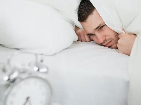 Theo Express.co.uk, các chuyên gia y tế cho biết, việc tránh các loại thực phẩm kích thích hoạt động của não có thể giúp não không phải hoạt động quá mức vào ban đêm, để bạn có giấc ngủ ngon hơn. Ảnh: Boldsky.