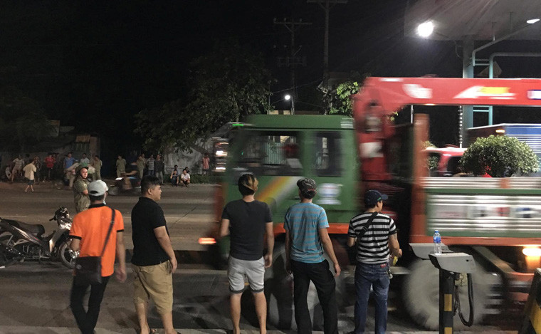 Trước tình hình trên, chủ đầu tư buộc phải xả trạm, không thu phí.