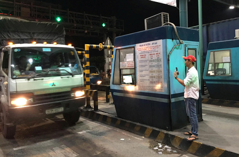 Công an quận Bình Tân đã huy động lực lượng đến ổn định tình hình và giữ an ninh trật tự. 