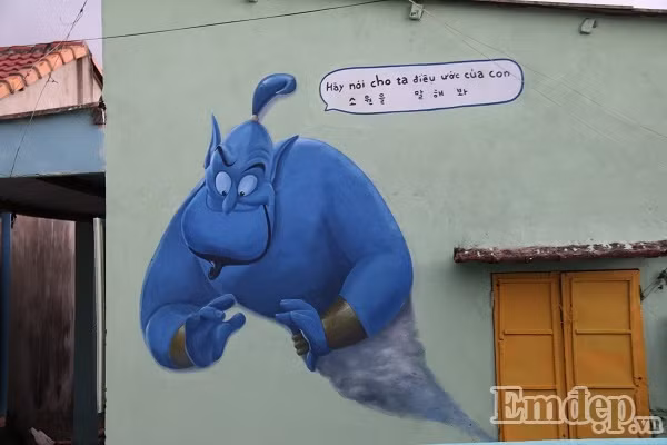 Từ khi thay áo mới, khung cảnh ngôi làng chài bỗng trở nên nhộn nhịp, sôi động hẳn lên không còn vẻ buồn tẻ, nóng nực… 