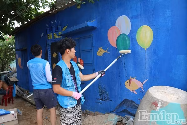 Đây là dự án giao lưu mỹ thuật cộng đồng giữa Việt Nam và Hàn Quốc. Dự án này do Quỹ Giao lưu quốc tế Hàn Quốc (KF), Chương trình định cư con người Liên Hợp Quốc (UN Habitat) cùng UBND TP Tam Kỳ (Quảng Nam) phối hợp thực hiện nhằm mục đích xây dựng một không gian sống nơi vùng ven với cảnh quan đẹp mắt, văn minh, đồng thời tạo thêm sinh kế cho người dân vùng biển…