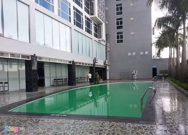 Bể bơi nơi cháu Việt đuối nước tử vong.