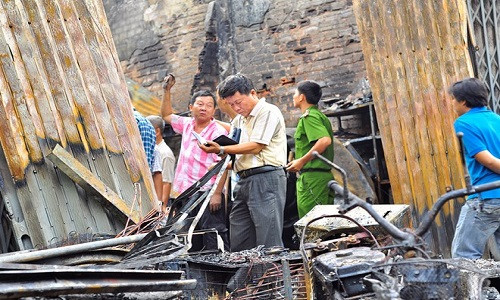 Lực lượng công an ghi nhận hiện trường, điều tra làm rõ vụ việc.