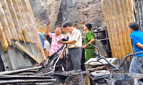 Lực lượng công an ghi nhận hiện trường, điều tra làm rõ vụ việc.