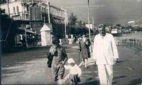 Cảnh thanh bình đời thường trên một đường phố lớn ở Yalta, Nga năm 1928.