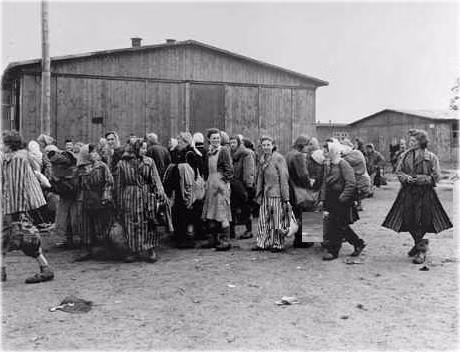 Nữ tù nhân trong các trại tập trung, trong đó có trại Ravensbruck - trại tập trung của Đức quốc xã dành riêng cho phụ nữ còn bị cưỡng dâm, cho hít hơi ngạt, bỏ đói, đánh đập, lao động khổ sai, treo cổ, tiêm chất độc, thiêu sống đến chết...