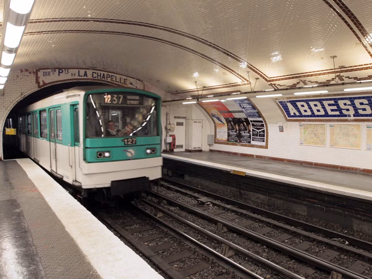 Một số người thường ném vé tàu sau khi soát vé. Tuy nhiên, nếu đến Paris (Pháp) và Madrid (Anh) thì bạn sẽ bị phạt tiền khá cao nếu ném vé tàu. Thêm vào đó, nếu vứt vé tàu đó thì sau này có thể bị bảo vệ tàu cho rằng đã lên tàu mà không mua vé.