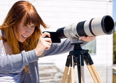 Khách du lịch có thể bị bắt giam ngay lập tức nếu chụp ảnh tại các cung điện, căn cứ quân sự hay tòa nhà của chính phủ. Lệnh cấm kỳ lạ này được áp dụng ở Ả Rập.