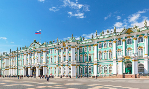 Cung điện Mùa Đông hiện trở thành Bảo tàng Hermitage nằm ở thành phố St. Petersburg. Cung điện tráng lệ này được hoàn thành vào năm 1762. Cũng trong năm đó, nữ hoàng Catherine II lên cầm quyền.