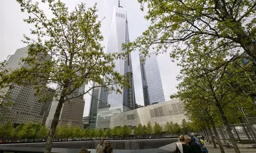 Bảo tàng 11/9 nằm dưới dưới lòng đất, được hoàn thành sau 13 năm xây dựng (năm 2014). Tọa lạc tại tại Manhattan, New York, Mỹ, những hiện vật bên trong Bảo tàng 11/9 gợi nhớ một trong những vụ tấn công khủng bố đẫm máu nhất lịch sử Mỹ.