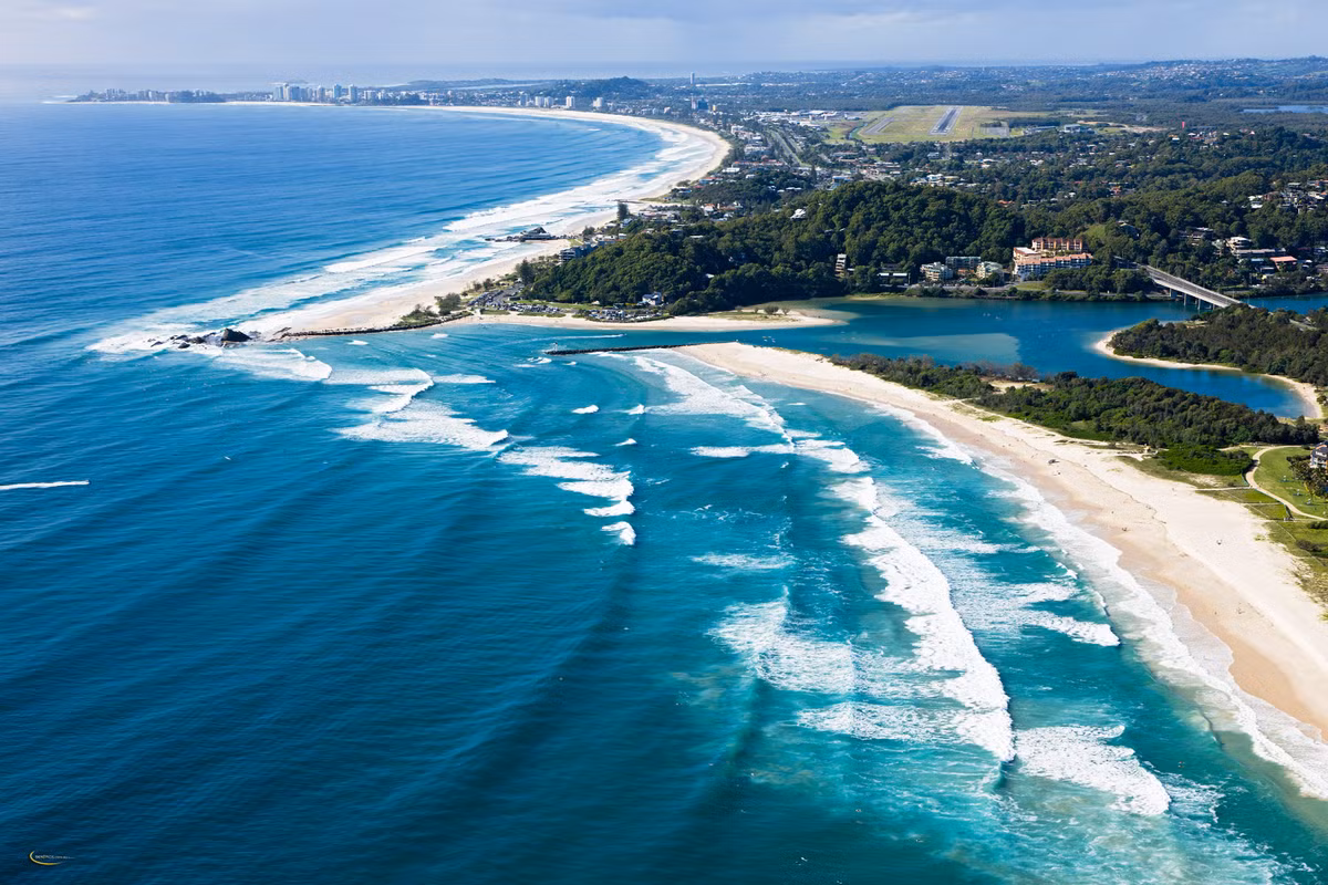 Australia có hơn 10.000 bãi biển. Do đó, bạn có thể ghé thăm mỗi bãi biển/một ngày trong suốt 27 năm mới khám phá hết thiên đường biển ở Australia.