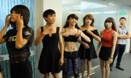 Dàn thí sinh trước giờ trình diễn.