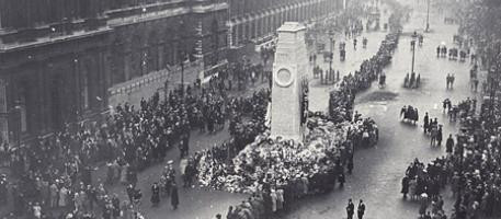 Sự kiện này thu hút rất đông sự theo dõi của người dân.