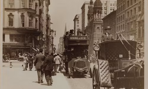 Dòng người tấp nập ở Đại lộ thứ 5 ở New York, Mỹ năm 1912.