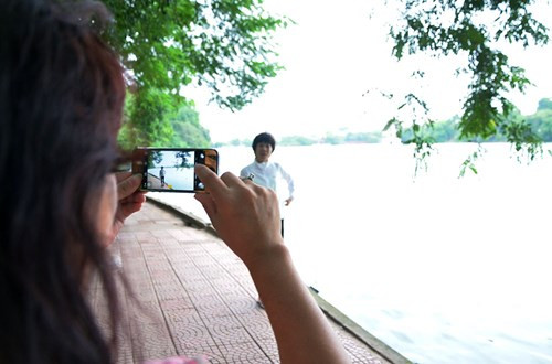 Nhiều người tranh thủ lưu lại những kỷ niệm.