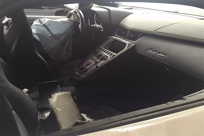 Khi còn lành lặn xe có thể tăng tốc lên 100km/h từ vị trí xuất phát trong vòng 2,9 giây và đạt tốc độ tối đa 350 km/h.