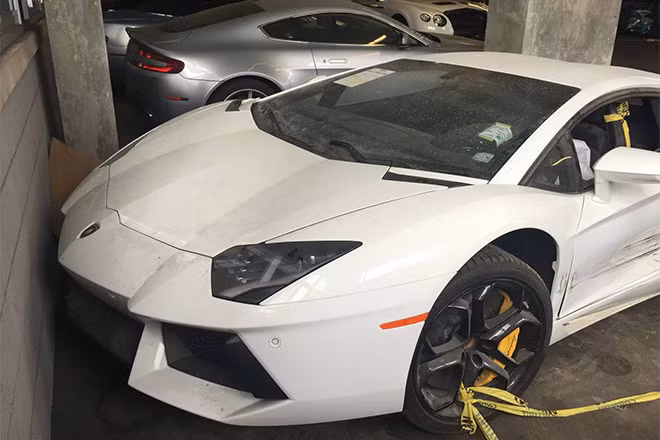 Dù vậy, người chủ siêu xe Lamborghini Aventador vẫn có một sự tự tin đáng kinh ngạc khi chào giá 125.000 USD.